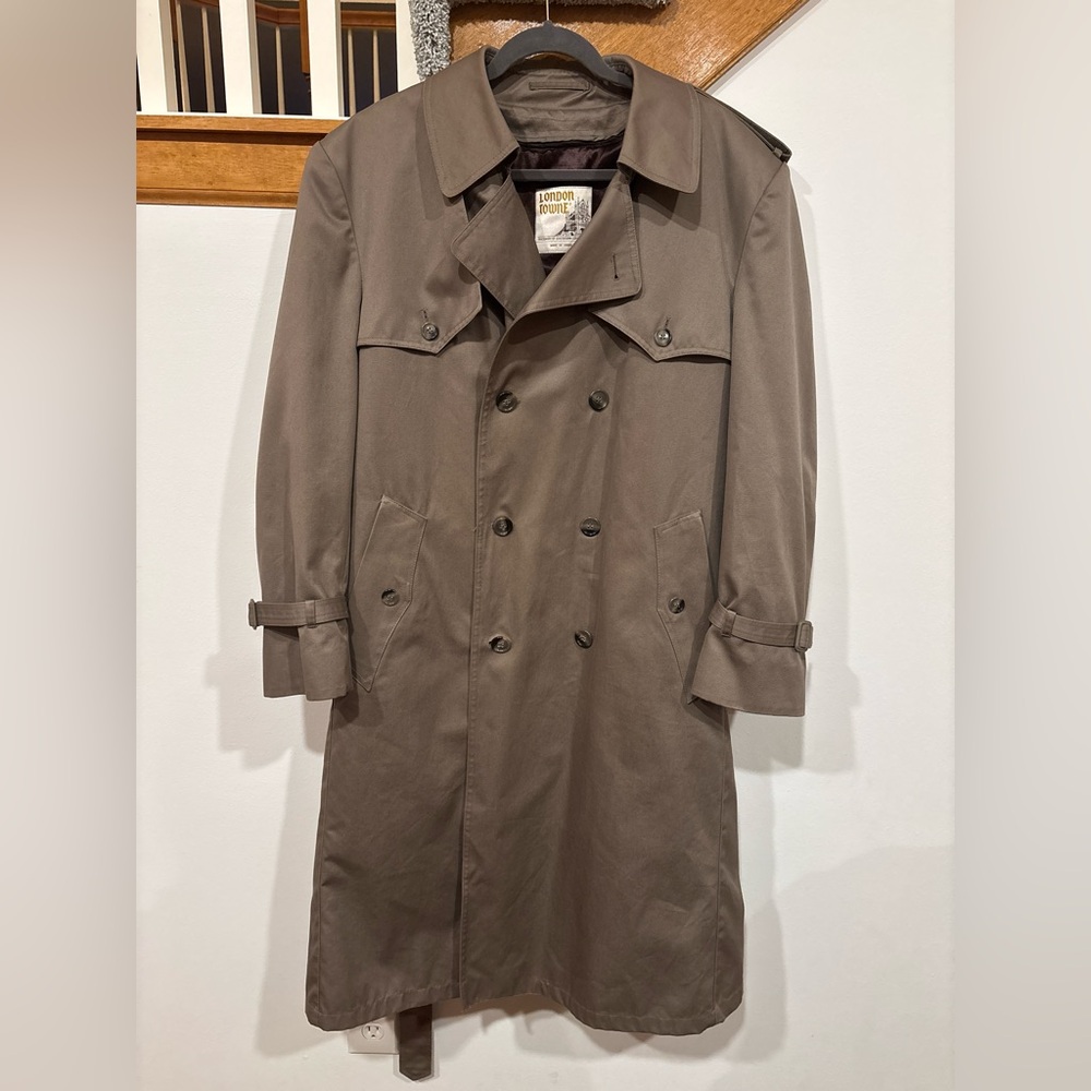Vintage London Towne Double Breasted, Belted Tan Trench Coat w Removable Lining